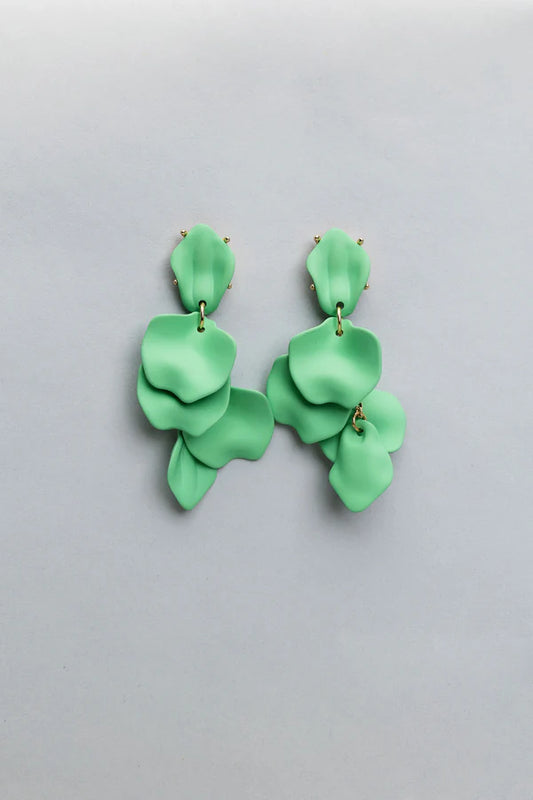 BOW19 Leaf earrings soft green